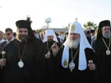 Греки-киприоты на границе с непризнанным Северным Кипром встретили патриарха Кирилла овацией