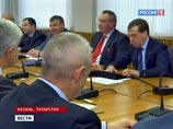 Премьер Дмитрий Медведев совершил в субботу поездку в Казань, где провел совещание по вопросам развития стратегической авиации