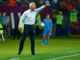 Тренер сборной Голландии не стал критиковать своих футболистов после неудачного старта на Евро-2012