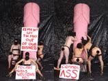 Жрицы любви позировали в масках под лозунгом "Польские девушки приветствуют вас" на фоне большого розового фаллоса и демонстрировали плакат "Femen! Get the fuck out of our business"