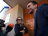 Журналист и активист оппозиции Ксения Собчак вышла из здания Следственного комитета, куда утром отправилась на допрос Журналист и активист оппозиции Ксения Собчак вышла из здания Следственного комитета, куда утром отправилась на допрос