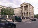 Московскому офицеру полиции, который в пьяном виде угрожал оружием охране магазина, грозит увольнение Московскому офицеру полиции, который в пьяном виде угрожал оружием охране магазина, грозит увольнение