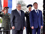 Интересно, что в 2011 году Дмитрий Медведев пробовал посетить Израиль в ранге президента РФ, но у него ничего не получилось - визит был отменен из-за забастовки израильского МИДа. Медведев ограничился посещением ПА и Иордании