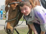 В Москве лошадь под 15-летней наездницей убило током, девочка в больнице В Москве лошадь под 15-летней наездницей убило током, девочка в больнице