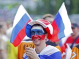 В Польше задержали российских фанатов с фальшивыми усами и пейсами В Польше задержали российских фанатов с фальшивыми усами и пейсами