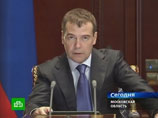 Премьер-министр РФ Дмитрий Медведев потребовал наказать компанию "Тихоокеанская мостостроительная компания", которая построила дорогу от аэропорта Владивостока к острову Русский Премьер-министр РФ Дмитрий Медведев потребовал наказать компанию "Тихоокеанская мостостроительная компания", которая построила дорогу от аэропорта Владивостока к острову Русский