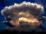 Огромное "грибное" облако в небе над Пекином напугало китайцев (ФОТО, ВИДЕО)