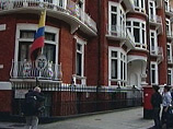 Основатель сайта WikiLeaks Джулиан Ассанж обратился в посольство Эквадора в Лондоне с просьбой предоставить ему политическое убежище в этой стране Основатель сайта WikiLeaks Джулиан Ассанж обратился в посольство Эквадора в Лондоне с просьбой предоставить ему политическое убежище в этой стране