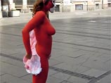 Сербская художница устроила голый перформанс в центре Белграда (ВИДЕО)