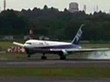 Пассажирский лайнер Boeing 767 японской авиакомпании All Nippon Airways, следовавший рейсом Пекин - Токио, получил серьезные повреждения во время совершения посадки в Международном аэропорту Нарита Пассажирский лайнер Boeing 767 японской авиакомпании All Nippon Airways, следовавший рейсом Пекин - Токио, получил серьезные повреждения во время совершения посадки в Международном аэропорту Нарита