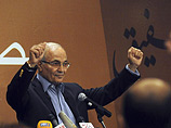 В свою очередь соперник Мурси на выборах - светский кандидат Ахмад Шафик, являющийся бывшим соратник свергнутого президента Хосни Мубарака, объявил победителем себя