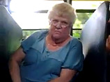Пользователи интернета собрали больше 400 тысяч долларов для 68-летней женщины-кондуктора школьного автобуса из города Рочестер в штате Нью-Йорк, издевательства подростков над которой потрясли интернет