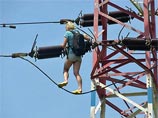 Чешка под действием марихуаны приняла ЛЭП за воображаемый мост и решила по нему пройтись Чешка под действием марихуаны приняла ЛЭП за воображаемый мост и решила по нему пройтись