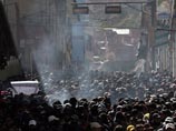 Бастующие в Боливии полицейские с женами устроили погром возле дворца президента Бастующие в Боливии полицейские с женами устроили погром возле дворца президента