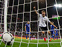 Меркель, посетившая матч четвертьфинала чемпионата Европы между немецкой футбольной сборной и командой Греции в Гданьске, была названа немецкой прессой "талисманом "бундестим"