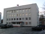 В Кемеровской области отец предполагаемого педофила выстрелил у здания суда в мать потерпевшей