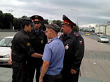 Екатеринбуржец проверил закон о митингах, покатавшись на троллейбусе и погуляв в окружении 10 полицейских (ВИДЕО) Екатеринбуржец проверил закон о митингах, покатавшись на троллейбусе и погуляв в окружении 10 полицейских (ВИДЕО)