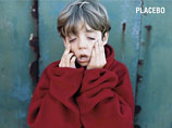 Мальчик с обложки Placebo подал в суд за "разрушенную жизнь"