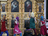 "Если бы Pussy Riot кричали: "Богородица, пошли нам Путина на века", ордена дали бы девочкам", - считает Ахеджакова
