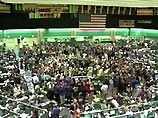 В ходе торгов в понедельник, цена на нефть поднялась до отметки 32,84 доллара за баррель. Однако, как выяснилось этот ценовой порог не явился пределом. В ходе торгов в понедельник, цена на нефть поднялась до отметки 32,84 доллара за баррель. Однако, как выяснилось этот ценовой порог не явился пределом.