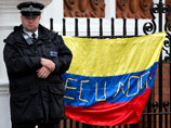 В письме, доставленном ранее в посольство Эквадора, власти Великобритании требовали от Ассанжа явиться в полицейский участок в лондонском районе Белгравия в 11:30 (14:30 по Москве) в пятницу