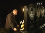 В феврале 2004 года уроженец Северной Осетии Виталий Калоев, потерявший в катастрофе жену Светлану, сына Константина и дочь Диану, убил авиадиспетчера Питера Нильсена, которого считали главным виновником трагедии В феврале 2004 года уроженец Северной Осетии Виталий Калоев, потерявший в катастрофе жену Светлану, сына Константина и дочь Диану, убил авиадиспетчера Питера Нильсена, которого считали главным виновником трагедии