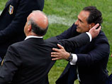 Главные тренеры сборных Испании и Италии Висенте дель Боске и Чезаре Пранделли сошлись во мнении, что атакующая игра их команд не оставит равнодушными зрителей финала Евро-2012