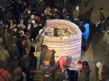 В Чехии из-за жары тает восковое "Сердце для Вацлава Гавела" В Чехии из-за жары тает восковое "Сердце для Вацлава Гавела"