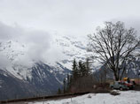 В Швейцарии пять альпинистов, покорив пик, сорвались в пропасть. Шестого спасла случайность
