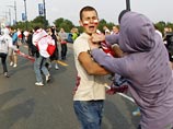 Беспорядки 12 июня во время марша российских болельщиков на Национальный стадион польской столицы в день матча чемпионата Европы по футболу между сборными России и Польши были спровоцированы поляками Беспорядки 12 июня во время марша российских болельщиков на Национальный стадион польской столицы в день матча чемпионата Европы по футболу между сборными России и Польши были спровоцированы поляками