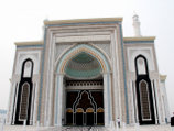 В столице Казахстана Астане сегодня состоялась открытие новой соборной мечети "Хазрет Султан". Она рассчитана на 5 тыс. посетителей и является самой крупной в стране