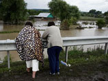 Всего по данным МЧС от наводнения пострадали более 12 тысяч человек. 205 человек обратились за медпомощью, в том числе 48 детей