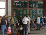 На подъезде к Краснодару скопилось около 100 поездов, люди не могут уехать по купленным билетам, живут на вокзалах
На подъезде к Краснодару скопилось около 100 поездов, люди не могут уехать по купленным билетам, живут на вокзалах