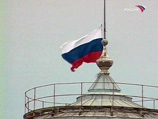 В соответствии с подписанным Указом на всей территории Российской Федерации, а также в загранпредставительствах России 9 июля будут приспущены государственные флаги