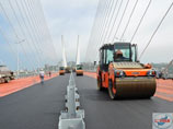 Власти не дали жителям Владивостока погулять по "горелому" мосту через бухту Золотой Рог, нарушив обещание
