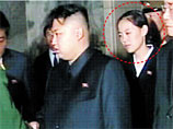 Загадочная спутница Ким Чен Ына - известная северокорейская певица, исполнительница хитов "Мы - партийные кадры" и "Прекрасная дама, похожая на лошадь", отмечает The Daily Mail