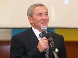 Черновецкий впервые был избран на пост мэра Киева в 2006 году, повторно на досрочных выборах - в мае 2008 года. До ноября 2010 года он также занимал должность главы Киевской горадминистрации в соответствии с законом о столице