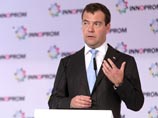 Медведев нарисовал четыре главных пути развития
промышленности, включая "суперкомпьютерное моделирование" Медведев нарисовал четыре главных пути развития
промышленности, включая "суперкомпьютерное моделирование"