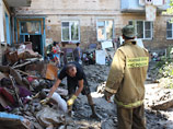 МЧС попрекают за работы в Крымске: голодные спасатели просят волонтеров купить инструменты и сапоги