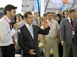 Многие журналисты из тех, кому удалось аккредитоваться на встречу с Дмитрием Медведевым, сделали акцент на бытовой стороне премьерского визита