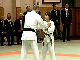 10-летняя школьница-дзюдоистка Гоми Нацуми участвовала в схватке против российского президента