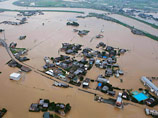 Двадцать четыре человека погибли в результате сильных дождей, которые на этой неделе обрушились на юг Японии, вызвали многочисленные наводнения и оползни