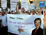 Клинтон на фоне протестов выражает поддержку президенту Египта: "Мы хотим быть хорошими"
