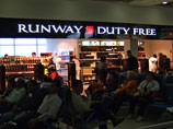 В аэропорту "Домодедово" конфискуют алкоголь из Duty Free на 40 миллионов рублей В аэропорту "Домодедово" конфискуют алкоголь из Duty Free на 40 миллионов рублей