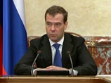 Во время своего президентского срока Медведев также принимал в Кремле правозащитников и представителей некоммерческих организаций, теперь он смирился с тем, что Владимир Путин хочет осложнить этим организациям жизнь: новый закон приблизил их к предателям 