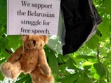 КГБ Белоруссии задержало студента, выложившего в Сеть фото "плюшевого десанта" КГБ Белоруссии задержало студента, выложившего в Сеть фото "плюшевого десанта"