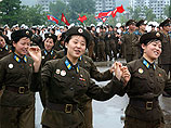 Северокорейский флешмоб: солдаты и студенты пустились в пляс, узнав о новом звании вождя