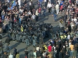 При этом Лимонов не принимал участие в "марше миллионов", переросшем в стычки с полицией