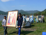 В Горном Алтае в 40-градусную жару верующие совершают крестный ход