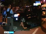 В автомобилях и карманах задержанных оперативники обнаружили три пистолета с полными обоймами и глушителем. Кроме того, у них изъяли 5,3 грамма гашиша В автомобилях и карманах задержанных оперативники обнаружили три пистолета с полными обоймами и глушителем. Кроме того, у них изъяли 5,3 грамма гашиша
